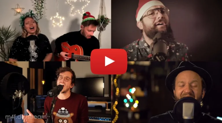 Festliche Musiker bei Weihnachtskonzert mit Gesang, Gitarre und festlicher Stimmung.
