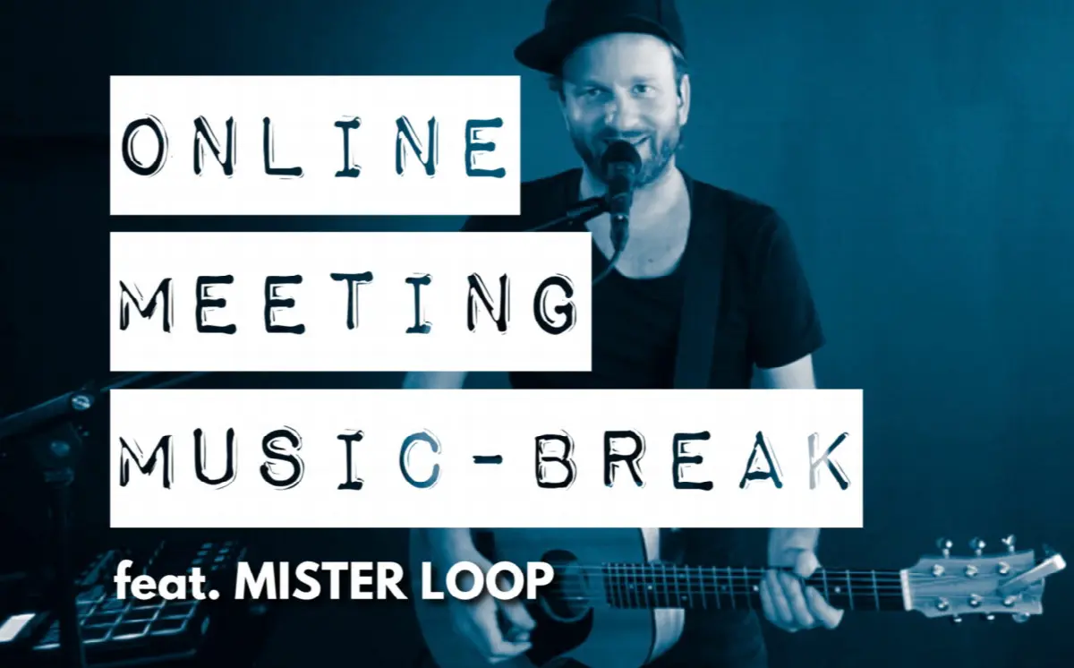 Musiker Mister Loop bei online Musik-Pause mit Gitarre und Bühnen-Atmosphäre.