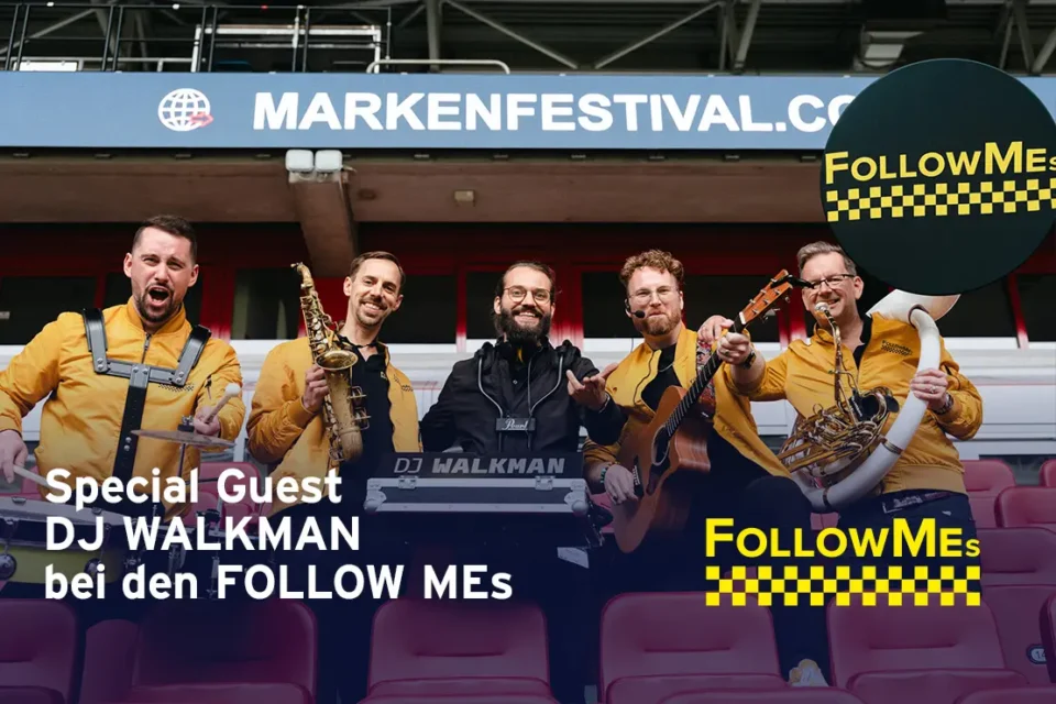 FOLLOW MES Und DJ WALKMAN auf Tribüne der Merkur Spiel Arena