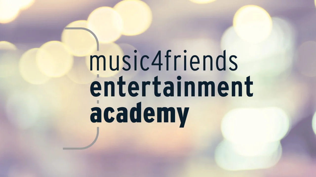 Musik- und Entertainment-Weiterbildung für Freunde im kreativen Ausbildungszentrum.
