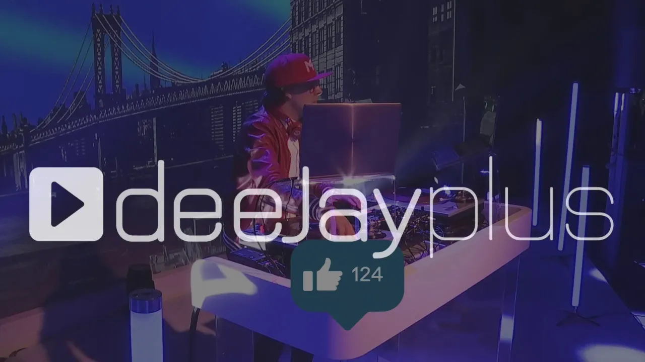 DJ-Performance bei Teamparty mit Social-Media-Engagement und urbaner Kulisse.